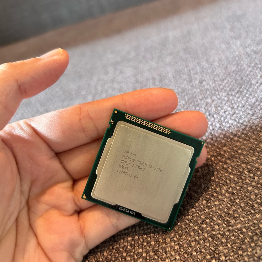 Intel Core i3-2120 SR05Y 3.30Ghz MALAY L220B712 processor